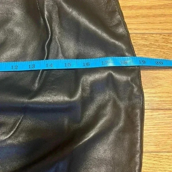 [8]Danier  Navy Blue Leather Pencil Skirt - Picture 8 of 8